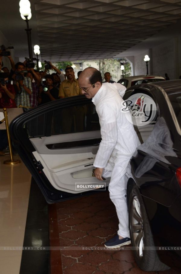 Akshaye Khanna at Prayer Meet of Vinod Khanna