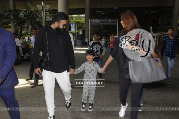 Raj Kundra and Shilpa Shetty with their son snapped at the airport