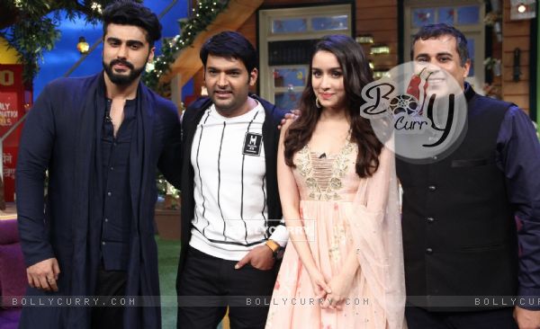 Arjun Kapoor, Shraddha Kapoor and Chetan Bhagat promote'Half Girlfriend' on 'The Kapil Sharma Show' (428533)
