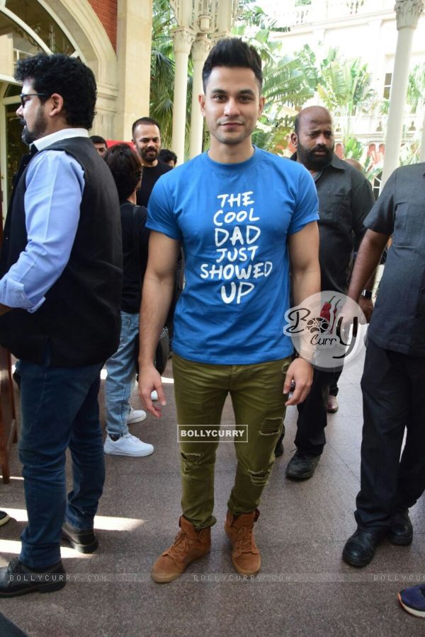 Kunal Khemu poses wearing a cool T-shirt