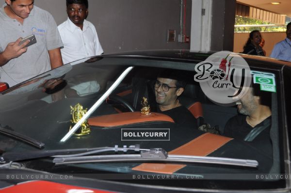 Sonu Nigam in his car at the Airport
