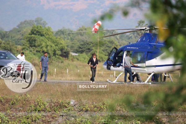 SRK leaves from Alibaug to Mumbai