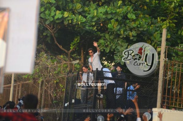 Shah Rukh Khan outside Mannat on his big day!