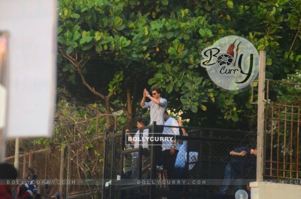 Shah Rukh Khan thanks his fans