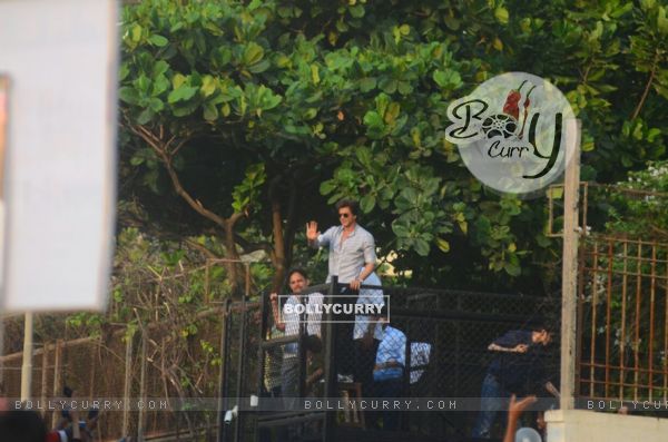Shah Rukh Khan's presence at Mannat