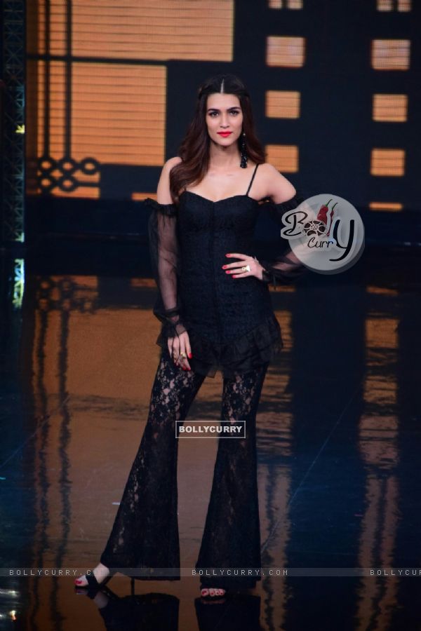 Kriti Sanon looks stunning in Black