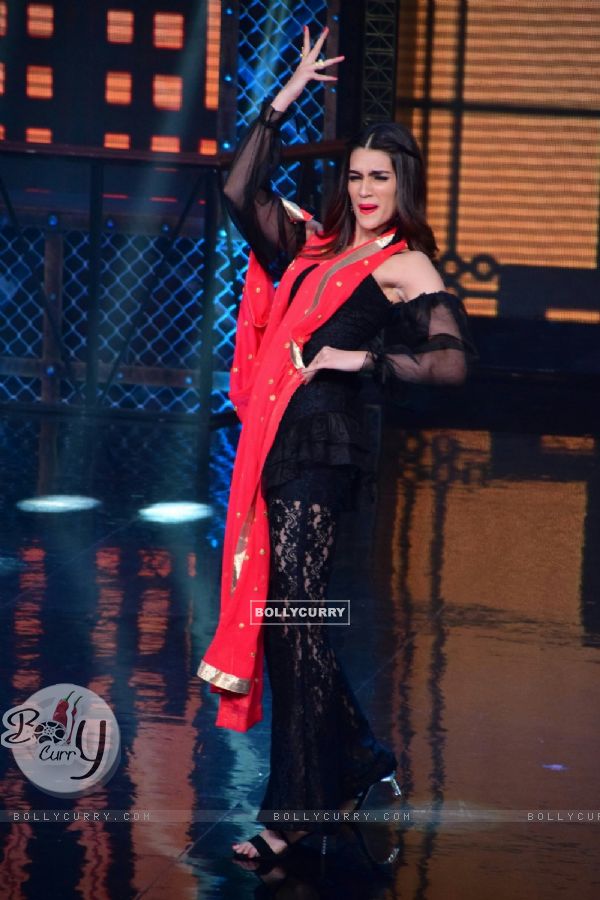 Kriti puts up a special dance number