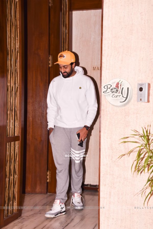 Abhishek walks out smiling from Manish's house