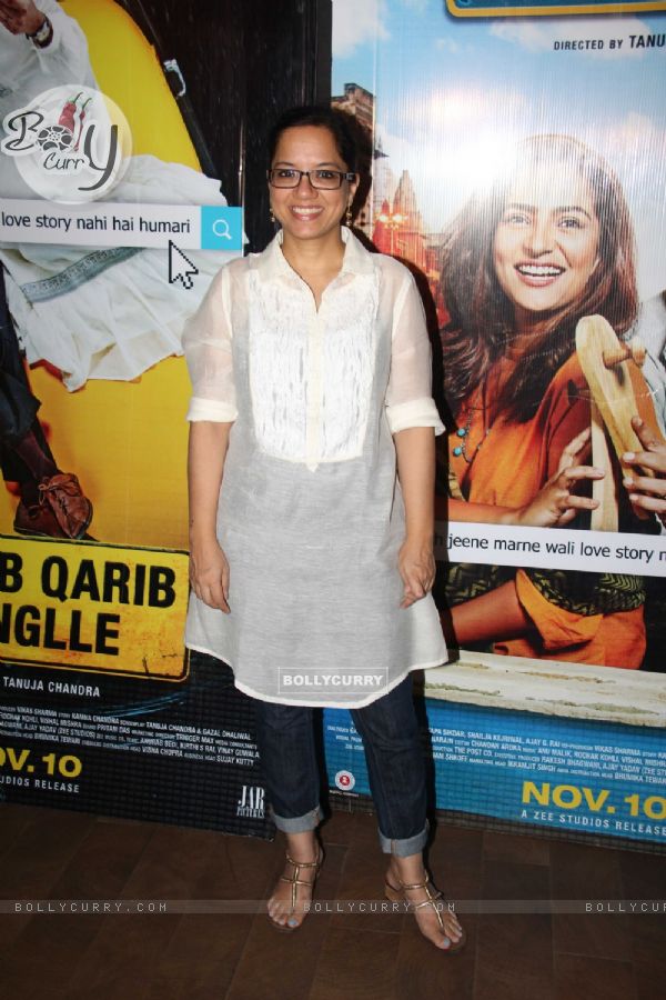 Tanuja seems excited for her directorial film (431468)
