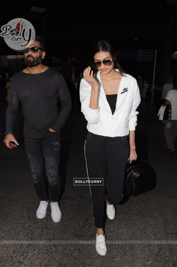 Rani Mukerji - Sunil & Athiya Shetty at the Airport