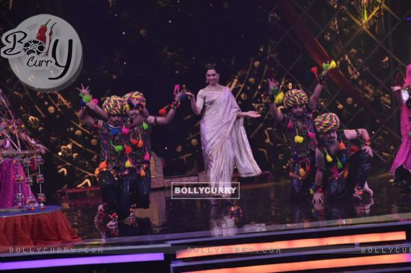 Deepika lits the stage on fire with her performance