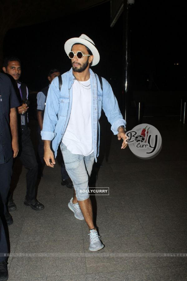 Ranveer's quirky glasses and hat always impress us