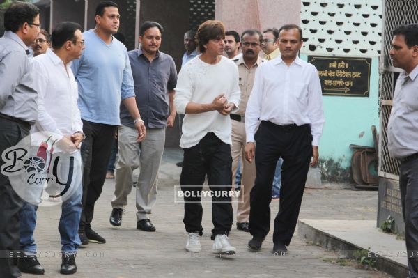 SRK, Abhishek Bachchan at Nikhil Dwivedi's Dad's Funeral