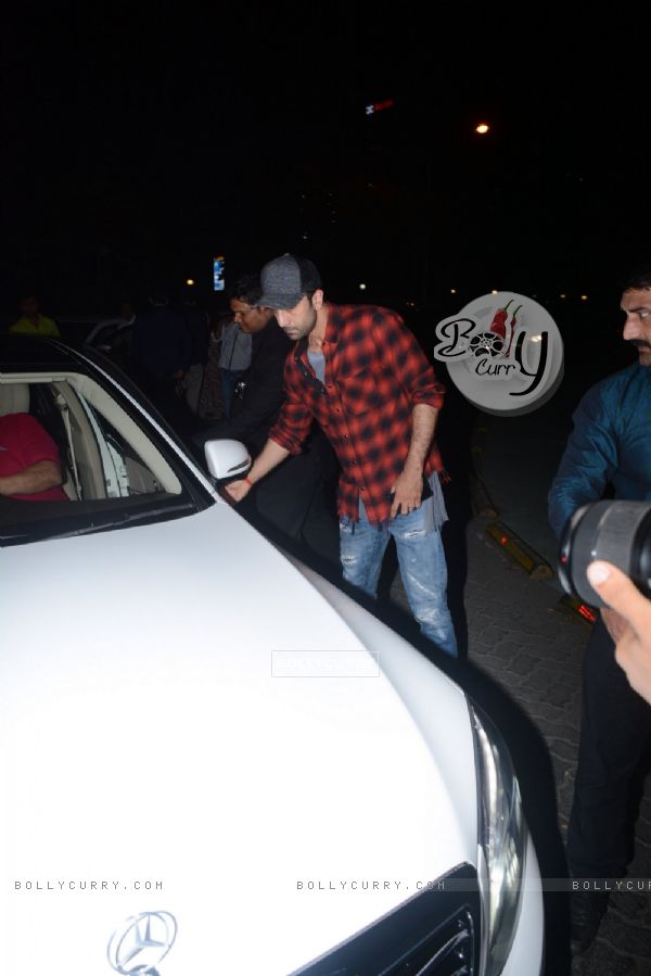 Ranbir Kapoor dines with his family