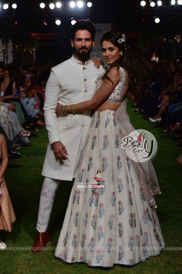 Dream Couple: Shahid - Mira sizzle at the ramp!