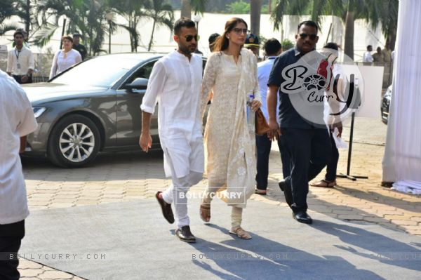 Sonam arrives with beau Anand Ahuja
