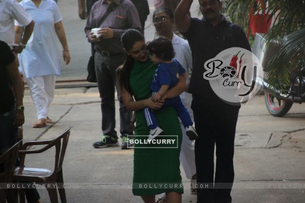 Taimur accompanies mom Kareena Kapoor on her sets