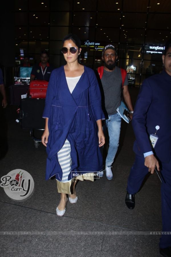 Salman Khan - Katrina Kaif spotted airport
