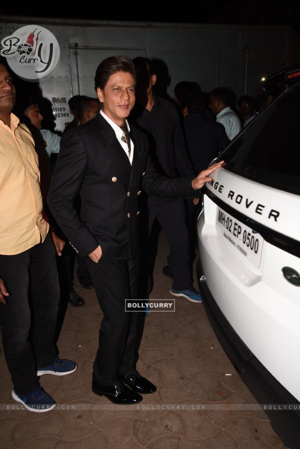Shah Rukh Khan Poses at Backstage from Lux Golden Rose Awards