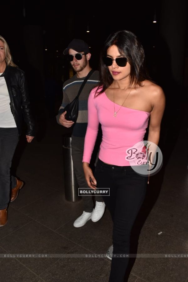 Priyanka Chopra and Nick Jonas Spotted at the Airport