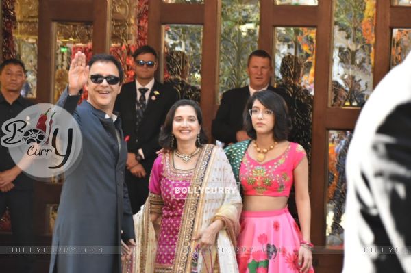 Vidhu Vinod Chopra with Family at Isha Ambani-Anand Piramal Wedding