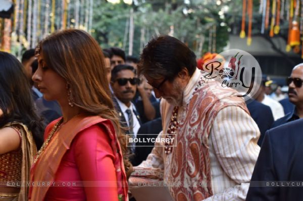 Amitabh Bachchan with Family at Isha Ambani-Anand Piramal Wedding
