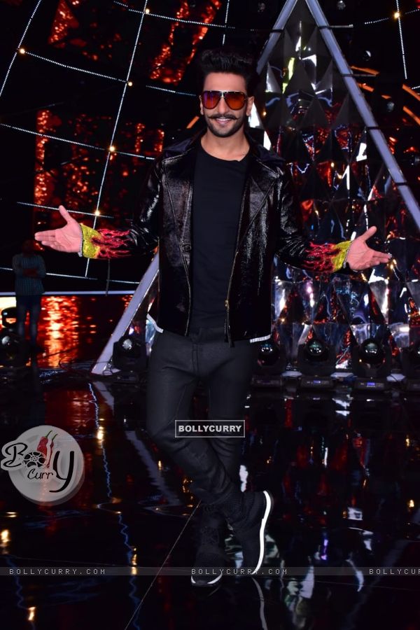 Ranveer Singh snapped on the sets of Indian Idol (441245)