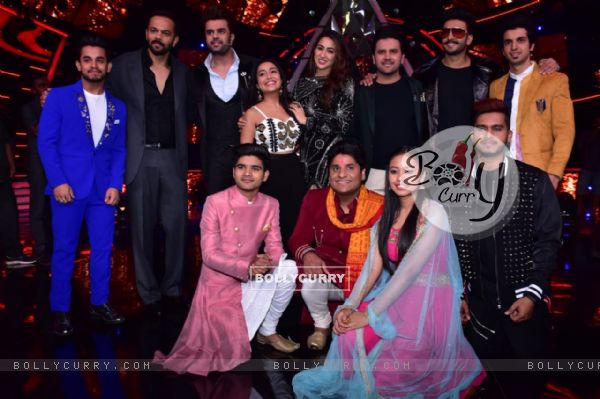 'Simmba' cast with Indian Idol 10 contestants (441248)