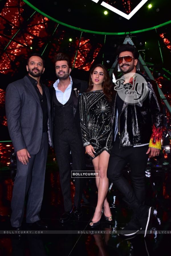 'Simmba' cast at the sets of Indian Idol 10 with Manish Paul (441249)