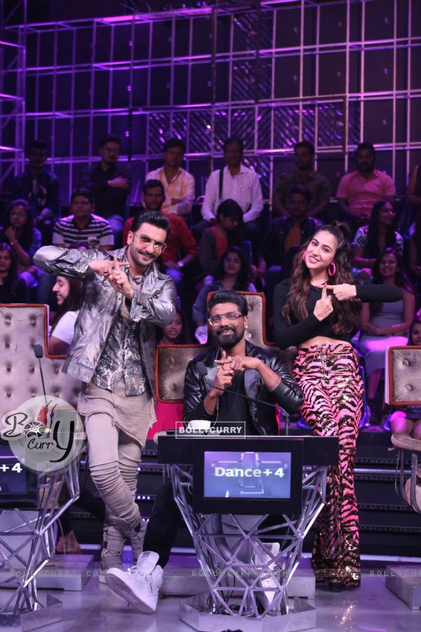 Ranveer Singh with Sara Ali Khan and Remo Dsouza on the sets of Dance Plus 4 (441263)