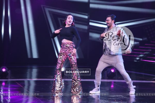 Ranveer Singh with Sara Ali Khan on the sets of Dance Plus 4 (441264)