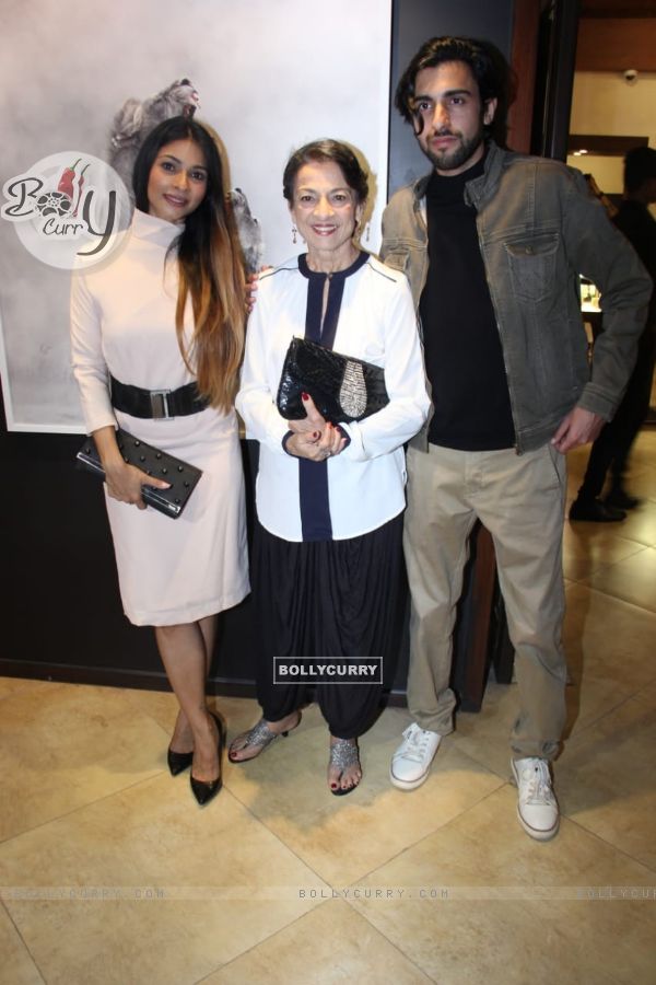 Tanishaa Mukherji and Tanuja Snapped at a Light and Shadow Event