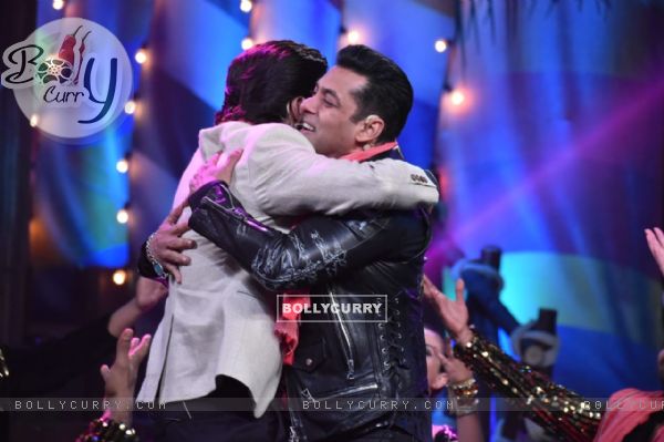 SRK and Salman Khan Snapped on the sets of Big Boss