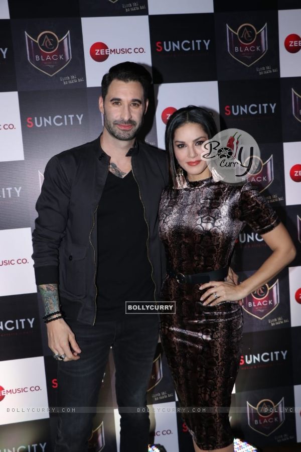 Sunny Leone and her husband spotted at Hard Rock Cafe in Andheri
