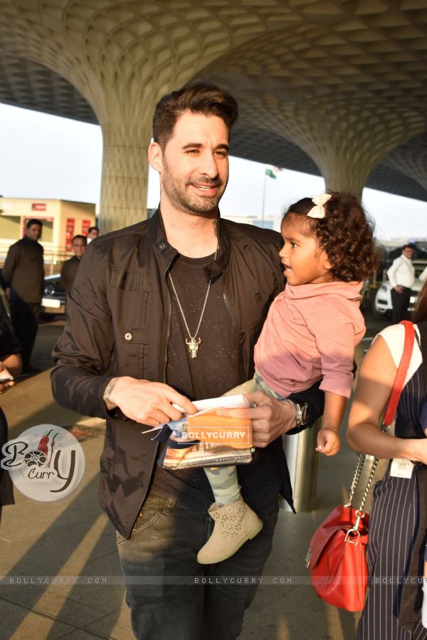 Sunny Leone with family spotted at Airport