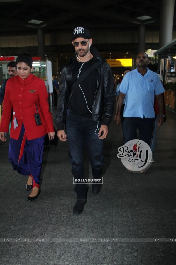 Hrithik Roshan spotted at Mumbai Airport