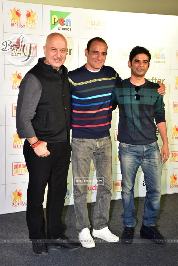 Anupam Kher and Akshaye Khanna with the director at The Accidental Prime Minister trailer launch (442638)