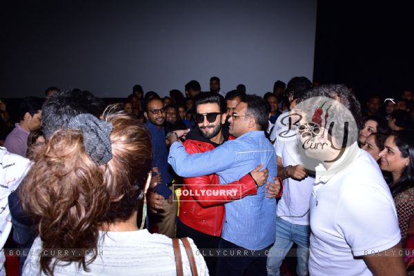 Ranveer Singh snapped meeting with the fans during screenings of Simmba at Gaiety Theatre, Bandra (442712)