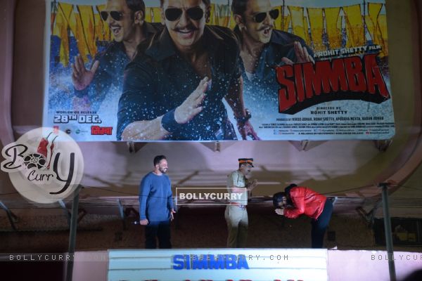 Ranveer Singh and Rohit Shetty snapped during screenings of Simmba at Gaiety Theatre, Bandra (442719)