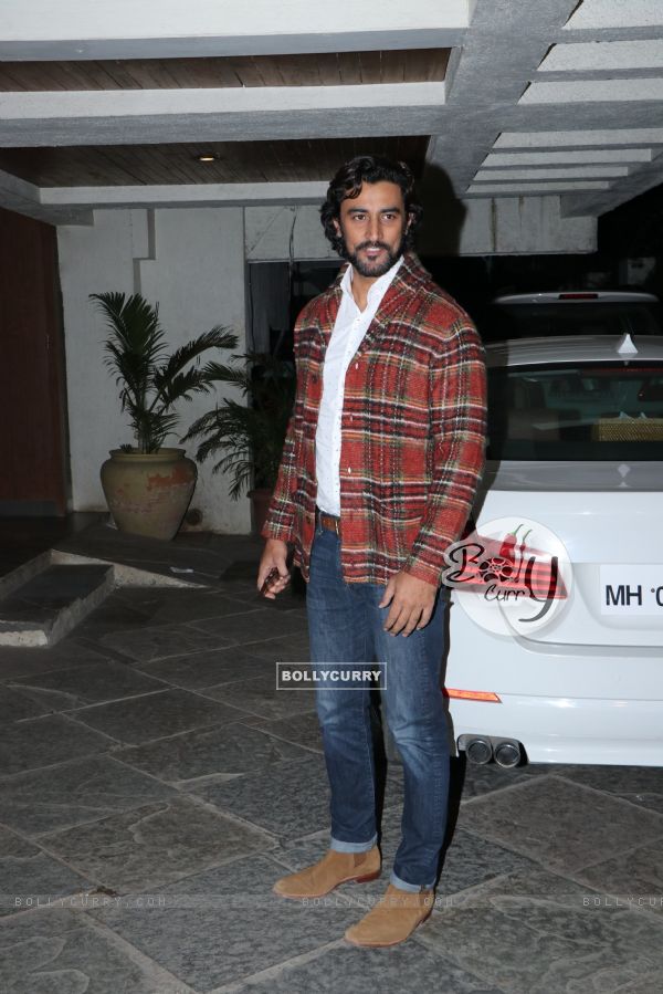 Kunal Kapoor snapped at Sonali Bendre's house party
