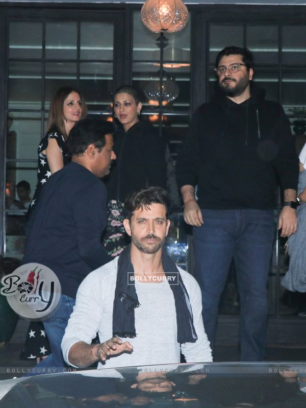 Hrithik Roshan with Suzanne Khan, Sonali Bendre and Goldie Behl at his Birthday Bash