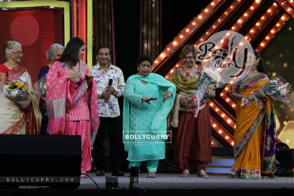 Sara Ali Khan, Helen, Aruna Irani, Saroj Khan snapped at Marathi Taraka Awards 2019