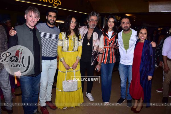 Kapoor Family with Akshay Oberoi, Pia and Micheal at 'Bombairiya' screening (443308)
