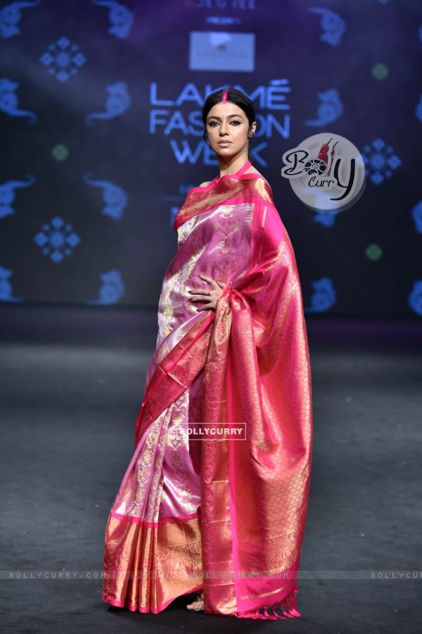 Divya Khosla Kumar walks the ramp for fashion designers at 'Lakme Fashion Week'