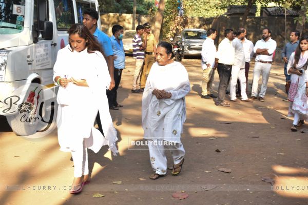Celebrites Spotted at Raj Kumar Barjatya's Funeral