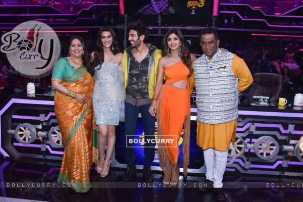 Bollywood stars at the sets of Super Dancer 3!