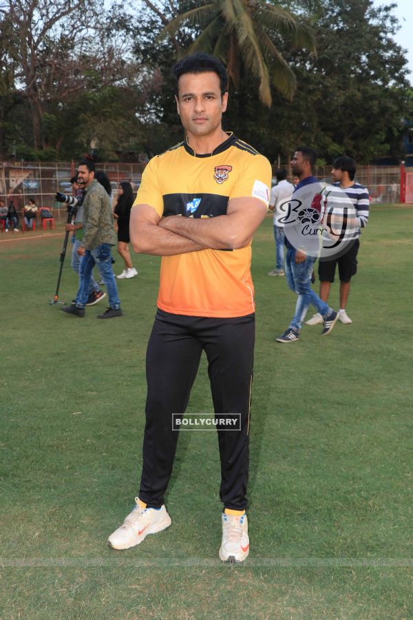 Rohit Roy at Celebrity Cricket League!