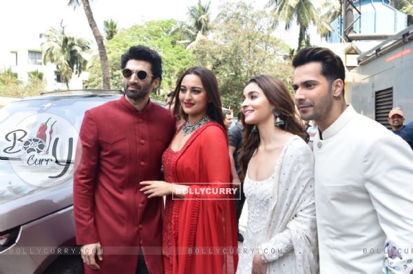The cast of Kalank at teaser launch! (445569)