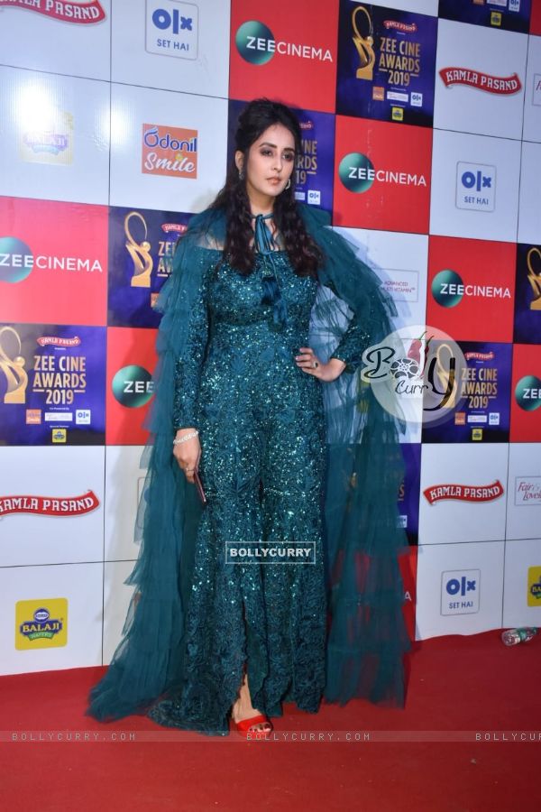 Bollywood celebrities papped at Zee Cine Awards!