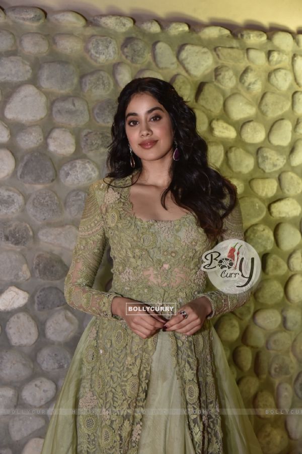 Janhvi Kapoor attends Filmfare's 1st Anniversary at Middle east!